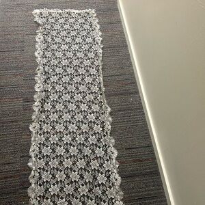 Venise Lace Table Runner